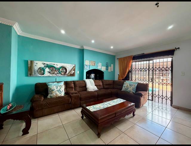 5 BEDROOM FREEHOLD FOR SALE IN MEER EN SEE